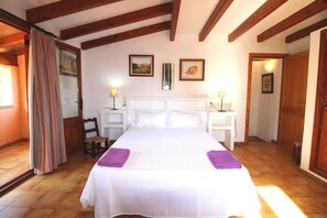 2 bedrooms, iron/ironing board, travel cot, WiFi - Can Gato den Vives (Pollensa)