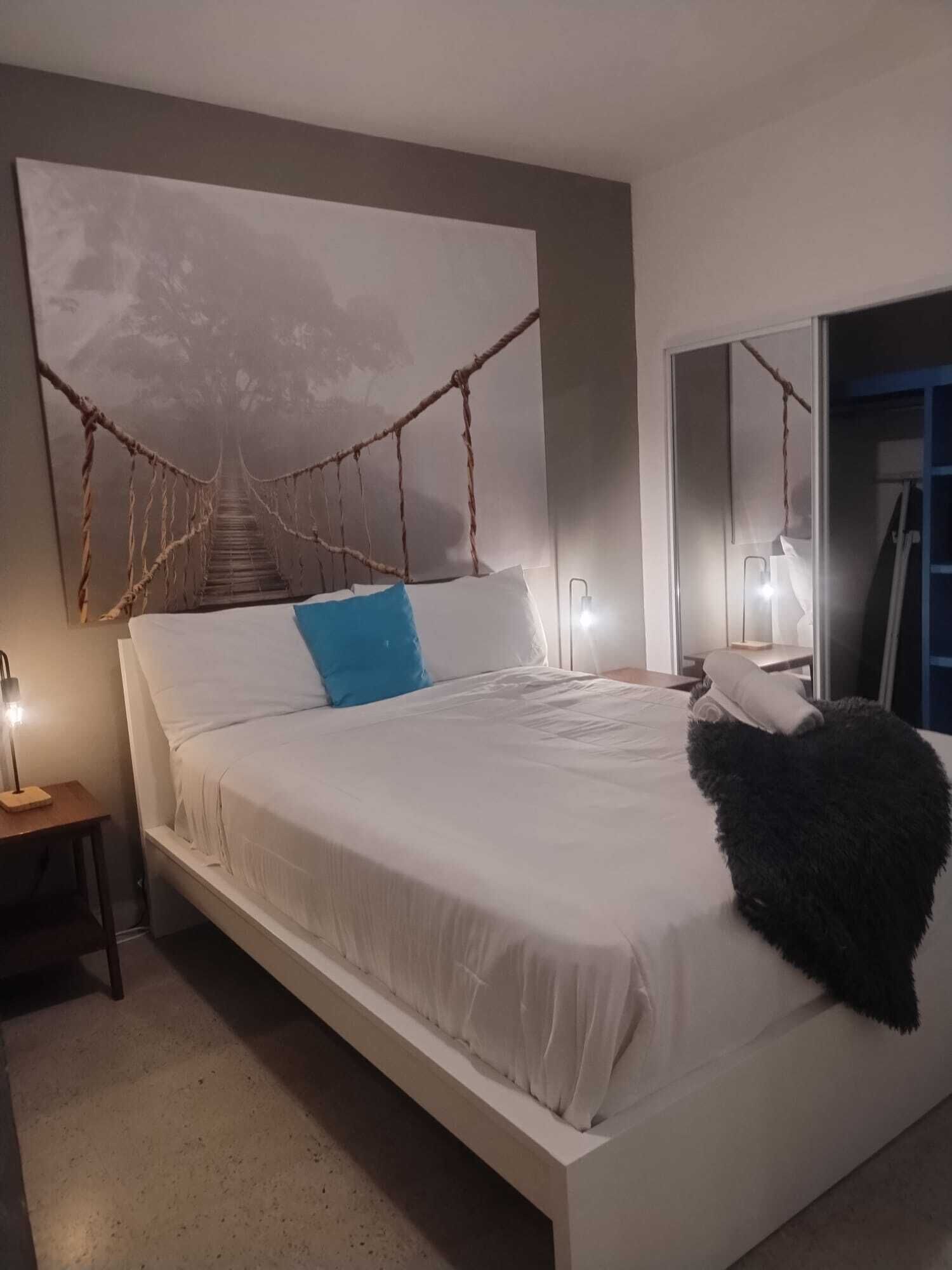 4 habitaciones, tabla de planchar con plancha, cuna de viaje y wifi 