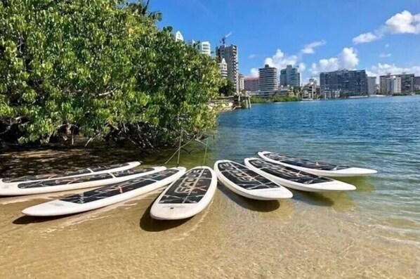Beach nearby - 4BR | Walk to Condado Beach | Wi-Fi | Parking (San Juan)