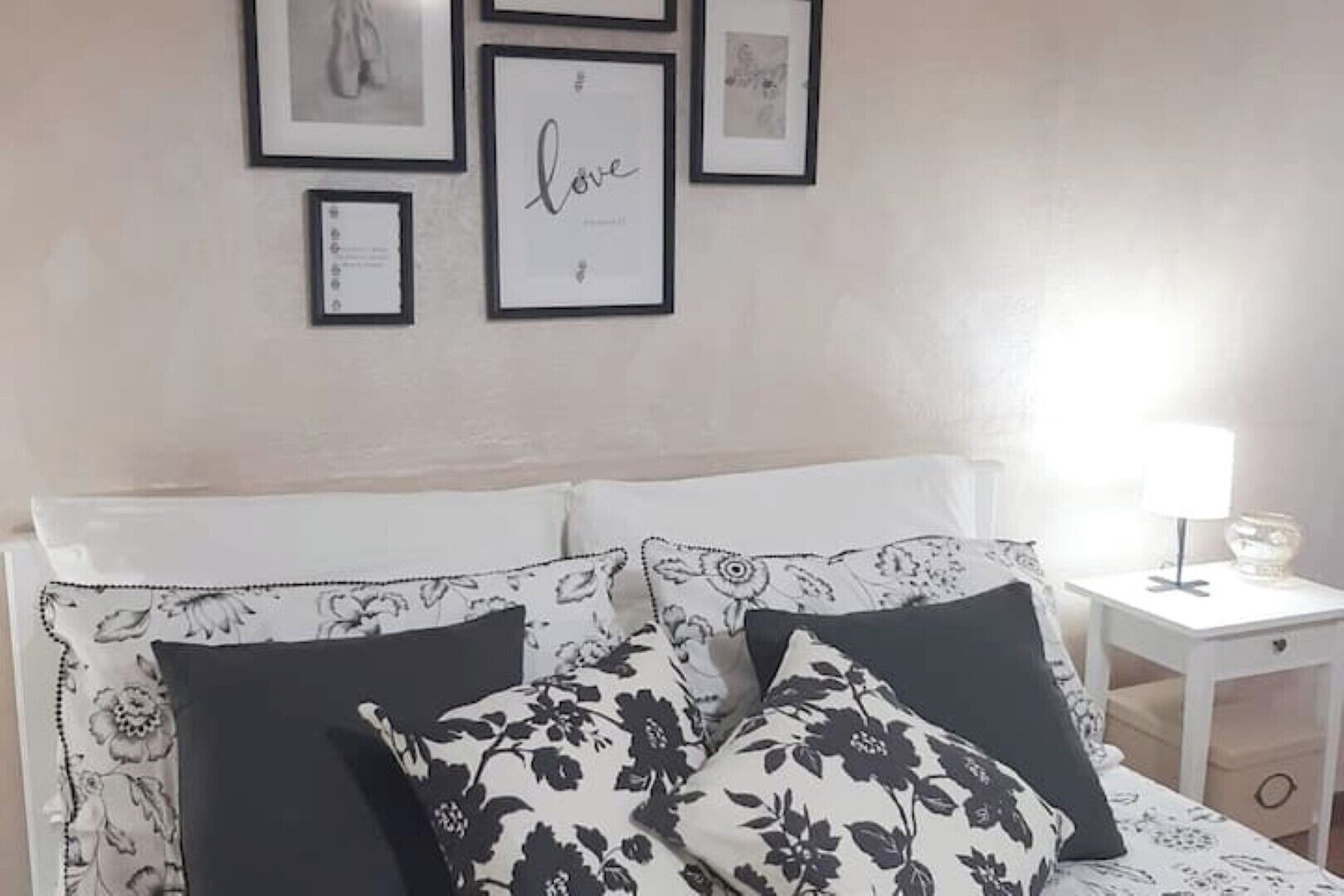 2 sovrum, strykjärn/strykbräda och sängkläder