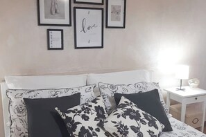 2 chambres, fer et planche à repasser, draps fournis