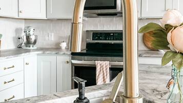 Réfrigérateur, four, plaque de cuisson, lave-vaisselle