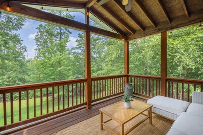 Spacious, serene retreat near downtown Blacksburg with privacy, outdoor beauty, and modern comfort