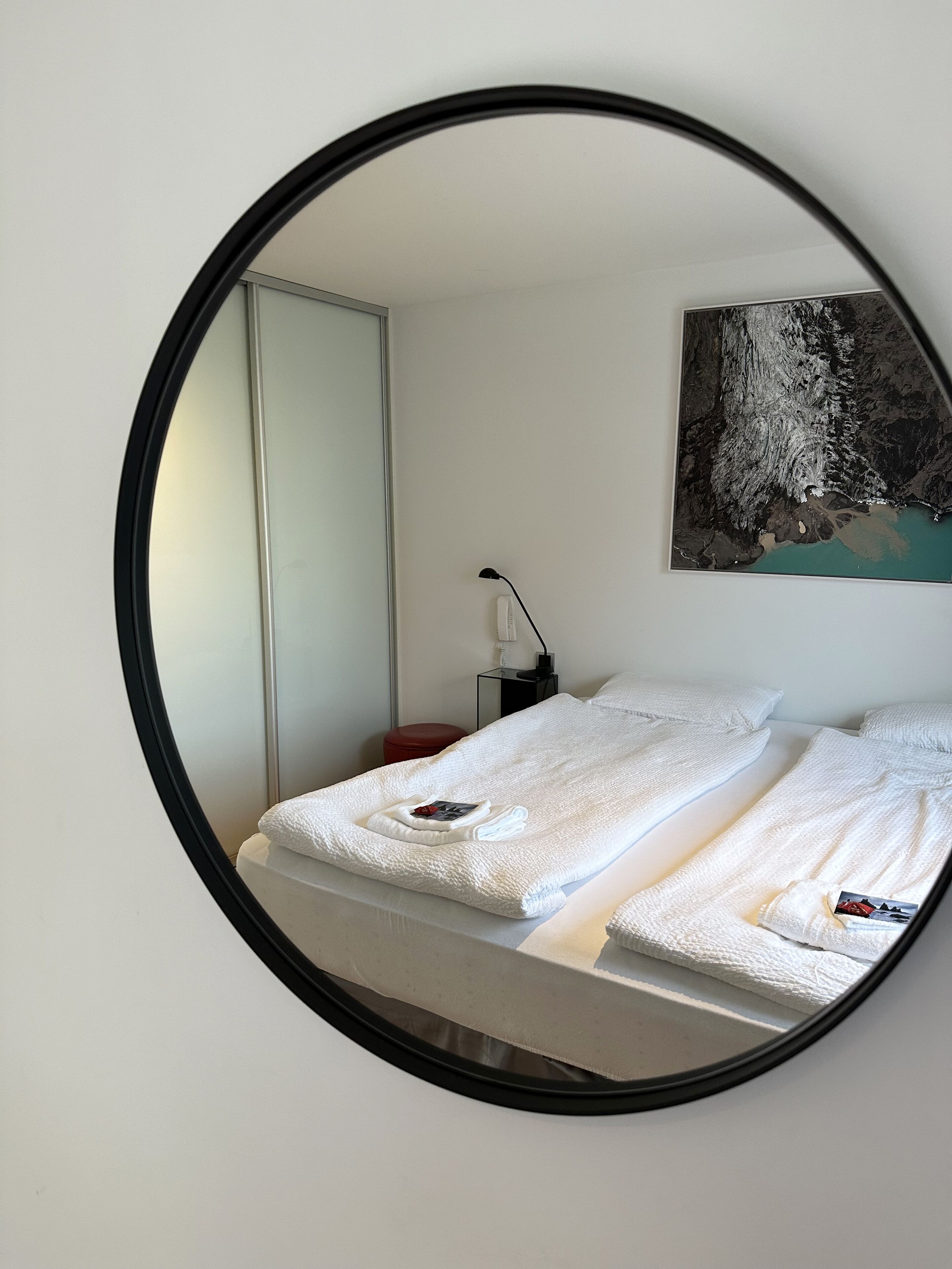 2 bedrooms, travel cot, WiFi, bed sheets