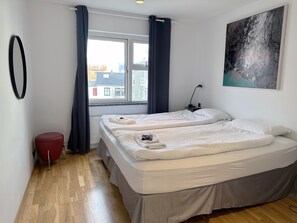 2 bedrooms, travel cot, WiFi, bed sheets - Perfectly located, very spacious 2 bedroom apartment in the heart of Reykjavik (Reykjavík)