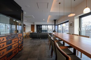 Sekka Sekka 5 Bedroom Chalet | In-room dining