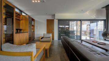 Sekka Sekka 5 Bedroom Chalet | Living area | Smart TV