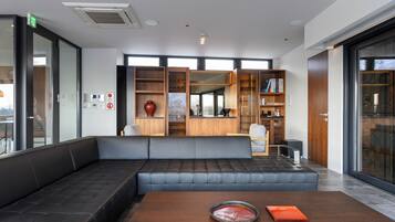 Sekka Sekka 5 Bedroom Chalet | Living area | Smart TV