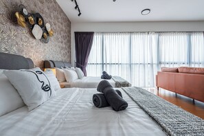 Luxury Apartment | Ruang tamu | 50 inci televisyen dengan digital, konsol permainan video