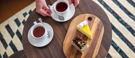 Televisi 50-inci dengan saluran TV digital dan konsol video game