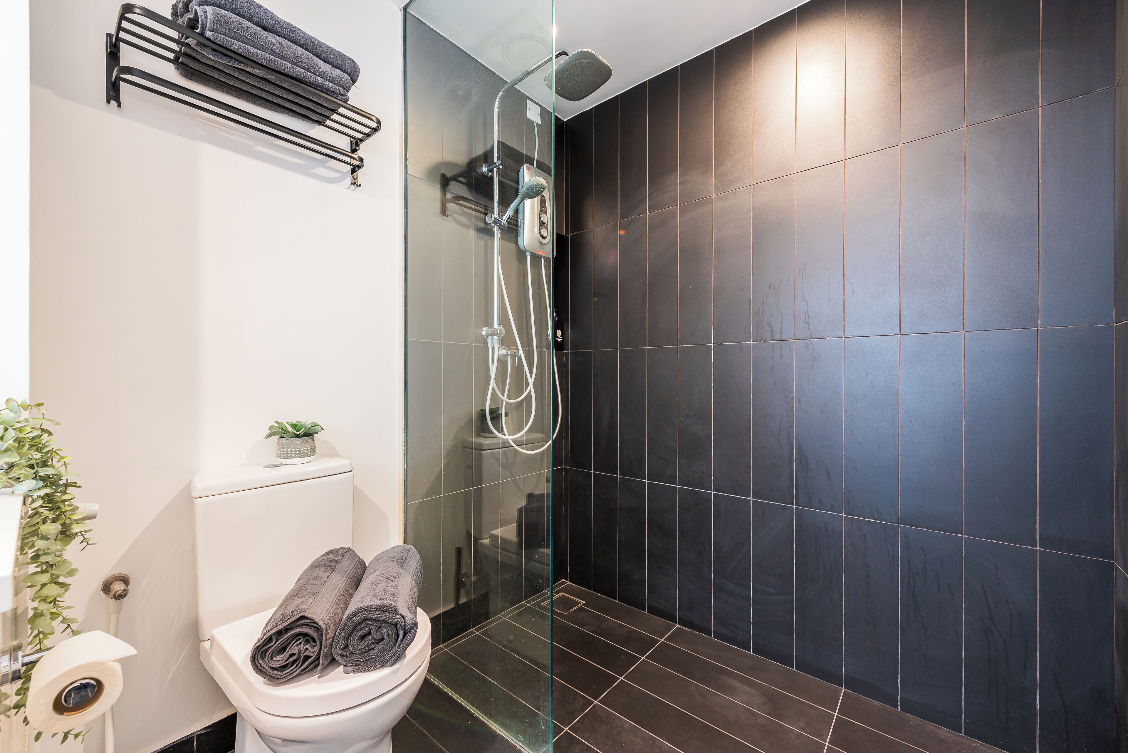 Luxury Apartment | Bathroom