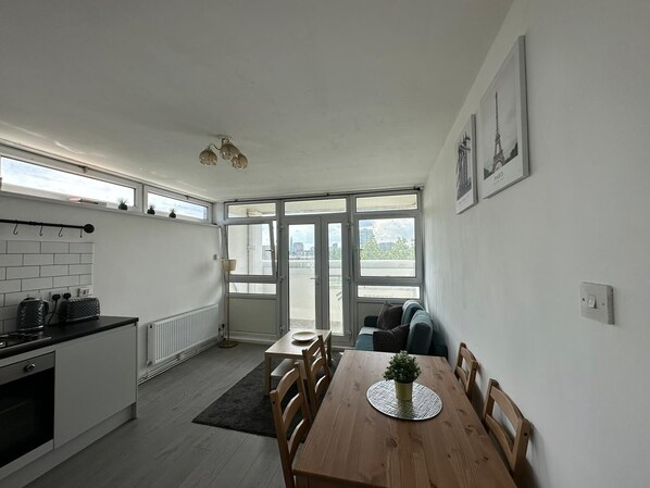 Apartment, Multiple Beds | Dining