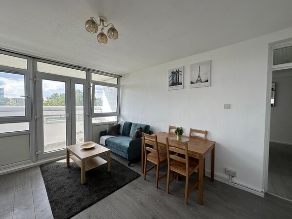 Apartment, Multiple Beds | Dining - Lovely 3-bed Apartment in London (London)