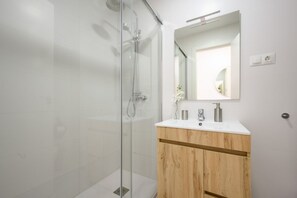 Shower, hair dryer, towels - Terrace, swimming pool, parking (Fuengirola)