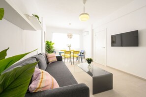 Living area - New, accesible, center and beach (Fuengirola)