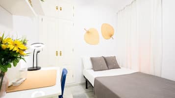 2 bedrooms, bed sheets