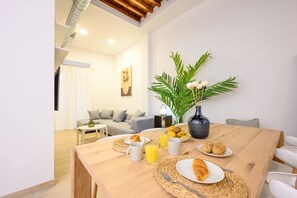 Dining - High ceilings and large patio amazing 3 bedroom by 10ToSea (Málaga)