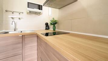 Fridge, microwave, stovetop, coffee/tea maker