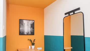 1 habitación, escritorio, wifi gratis y ropa de cama