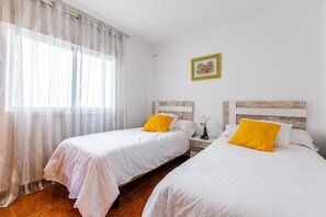 2 bedrooms, iron/ironing board, free WiFi, bed sheets - A&N Azucena (Torre del Mar)