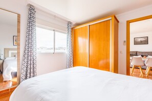 2 chambres, fer et planche Ă repasser, Wi-Fi gratuit, draps fournis