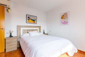 2 bedrooms, iron/ironing board, free WiFi, bed sheets - A&N Azucena (Torre del Mar)