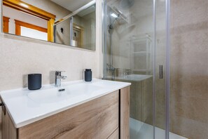 Shower, hair dryer, towels - A&N Mar 3 (Torre del Mar)