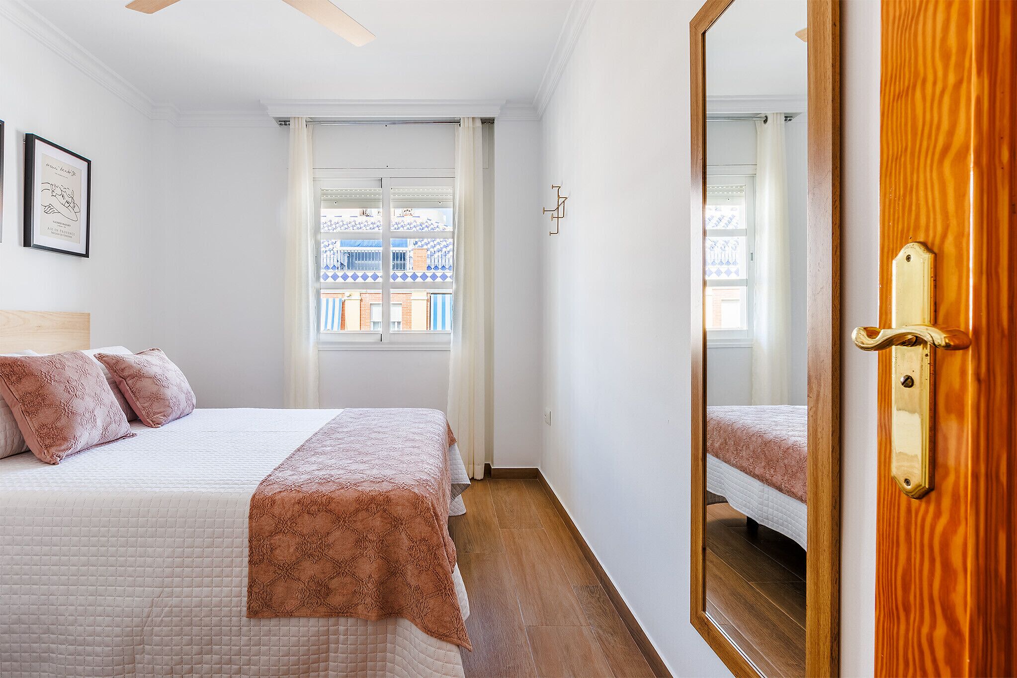 3 bedrooms, iron/ironing board, WiFi (free), bed sheets