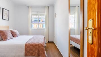 3 bedrooms, iron/ironing board, WiFi (free), bed sheets