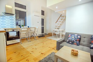 Basic Apartment | Living area | 100-cm Smart TV with digital channels, Netflix, Hulu - Cute gallery flat in Budapest Pearl  (Budapest)