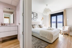 2 chambres, fer et planche à repasser, Wi-Fi gratuit, draps fournis