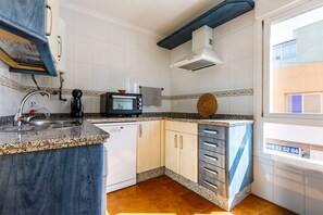 Geladeira, fogão, cooktop, lava-louças