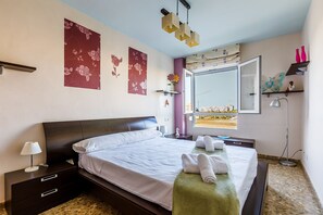 2 bedrooms, iron/ironing board, bed sheets
