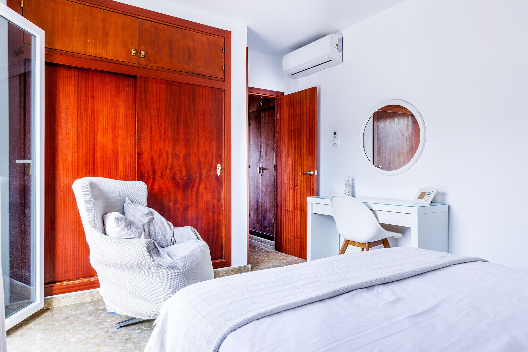 2 habitaciones, tabla de planchar con plancha y wifi gratis 