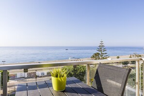 Outdoor dining - A&N Beach Front Miami (Torre del Mar)