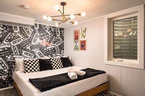 4 habitaciones, escritorio, tabla de planchar con plancha y wifi