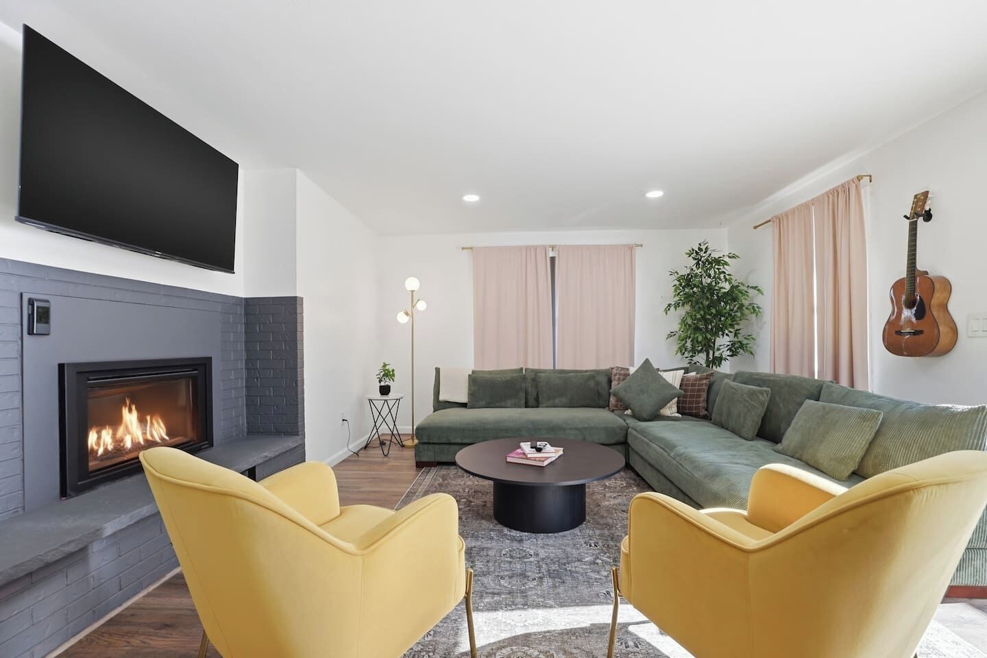 TV, fireplace