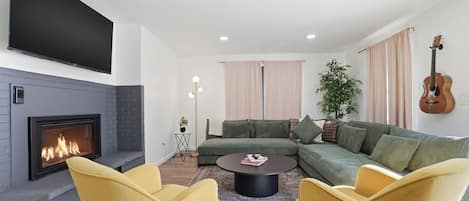 TV, fireplace