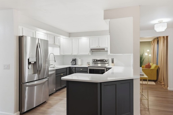 Coffee/tea maker, fridge, microwave, stovetop