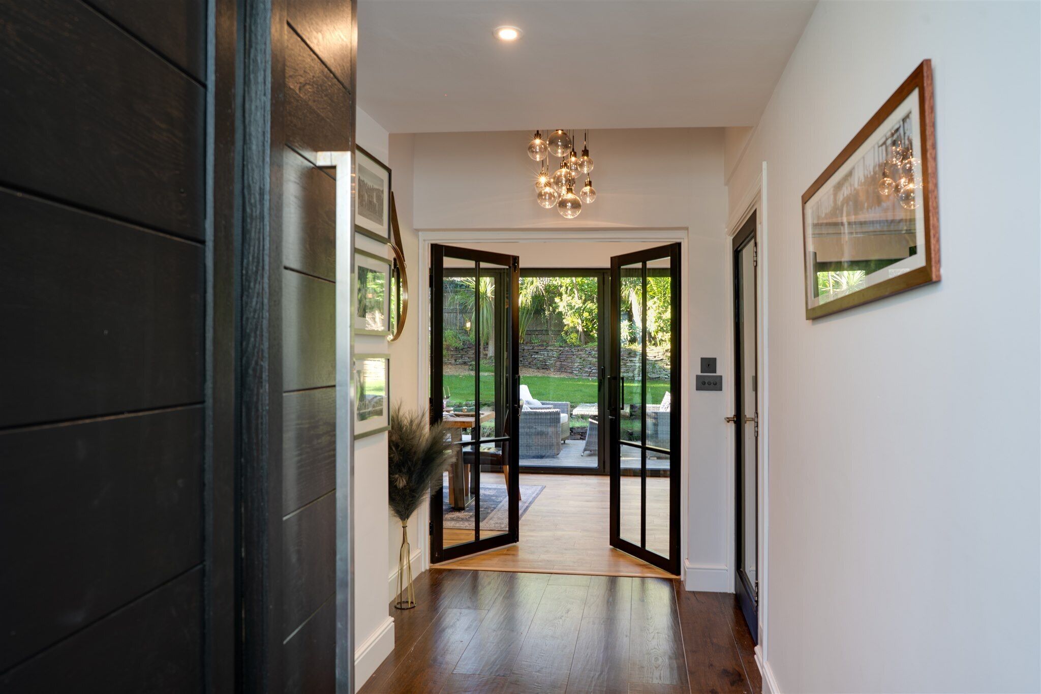 المنشأة من الداخل