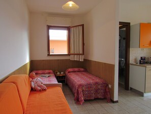 Studio, meerdere slaapkamers, balkon | Interieur