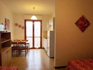 Studio, Mehrere Schlafzimmer, Balkon | Esszimmer