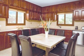 Refrigerador, microondas, horno, lavavajillas