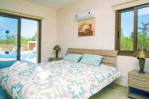 4 bedrooms, bed sheets - Villa Andreas (Argaka)
