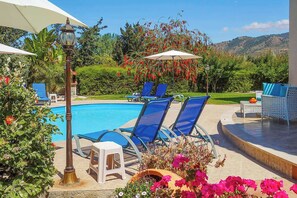 Outdoor pool - Villa Andreas (Argaka)