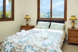 4 bedrooms, bed sheets - Villa Andreas (Argaka)
