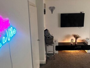 Interior - The Hideaway Home BD5 - 2 Bed Lovely Modern House (Bradford)