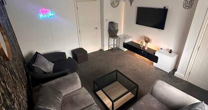 The Hideaway Home BD5 - 2 Bed Lovely Modern House