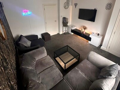The Hideaway Home BD5 - 2 Bed Lovely Modern House