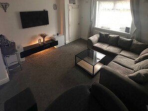 House | Living area - The Hideaway Home BD5 - 2 Bed Lovely Modern House (Bradford)